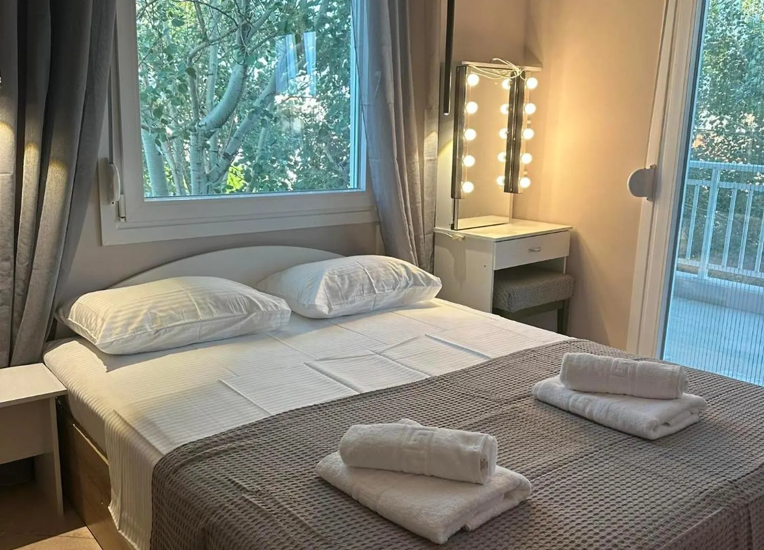 Lydia Luxury Apartment Perea Peraía
